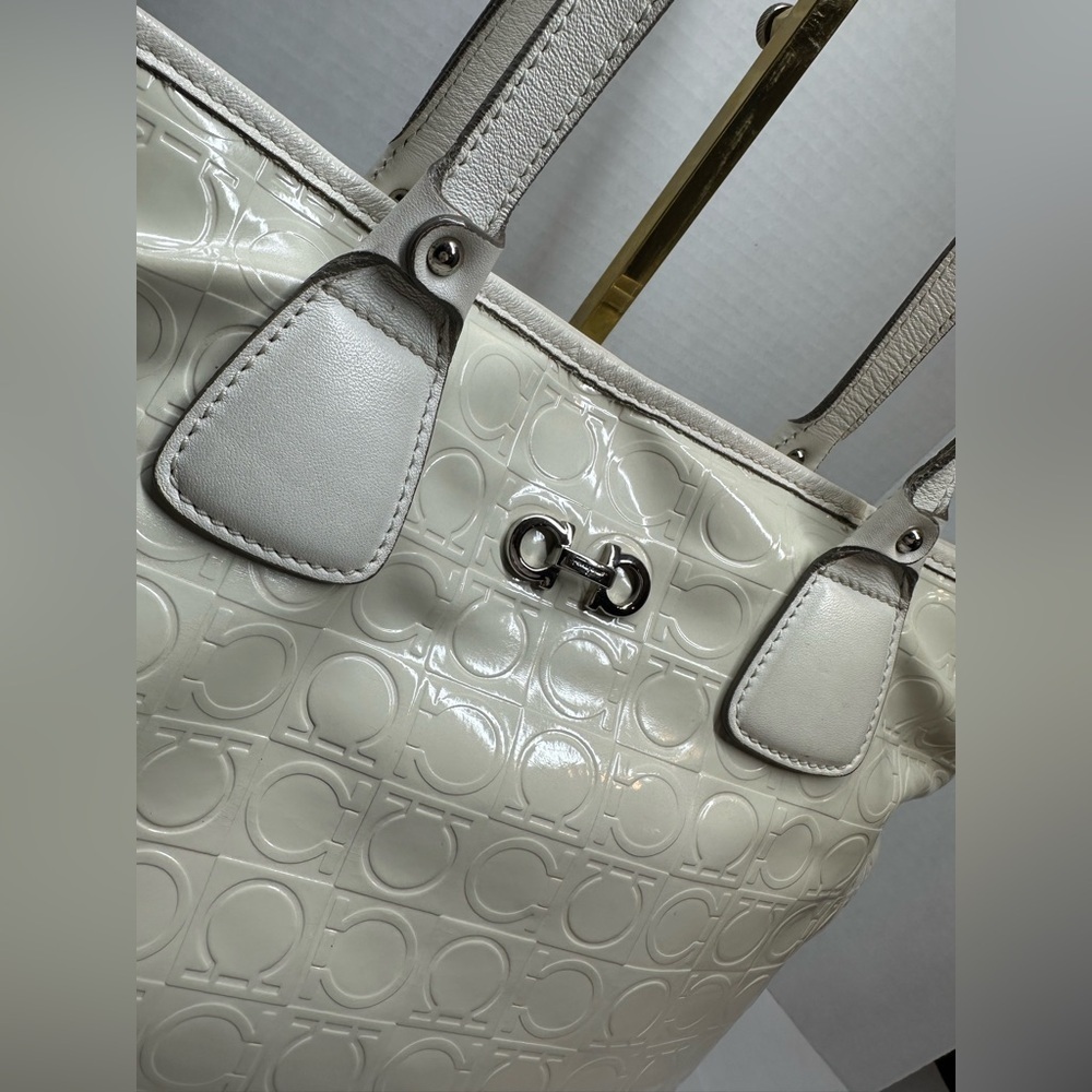 Authentic Salvatore Ferragamo Gancini Embossed Leather w/ COA - Picture 4 of 15